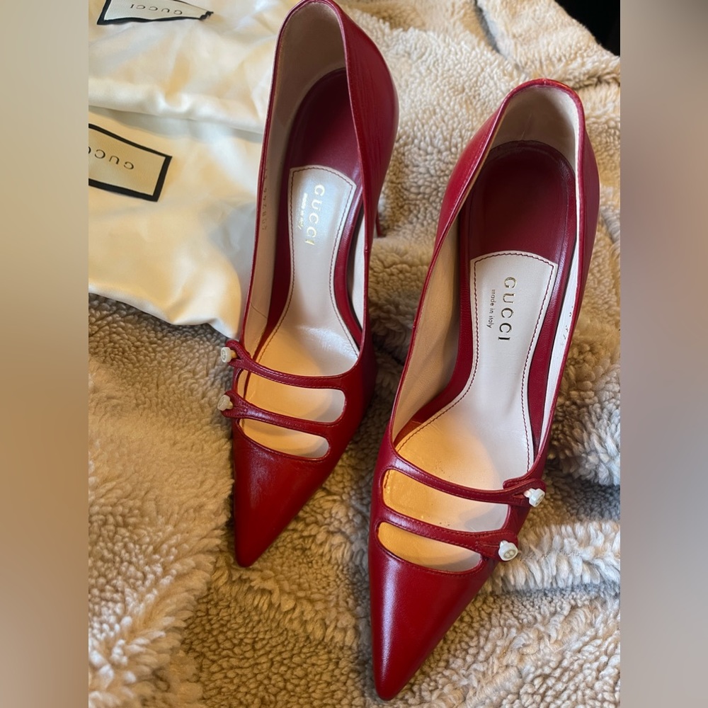 Gucci Red Leather Pumps Sz 37 1/2